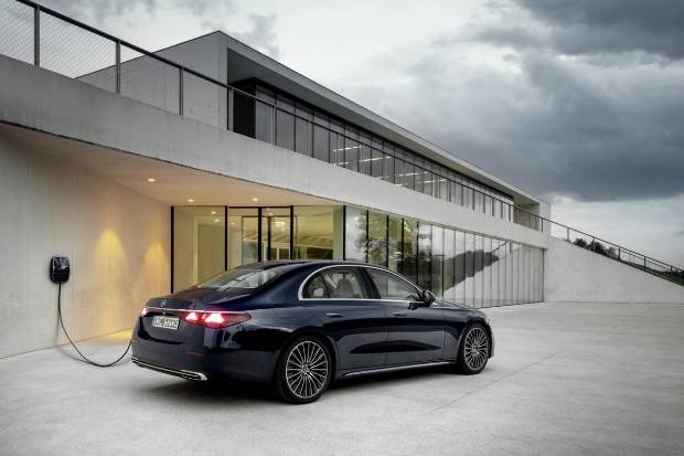 $!Mercedes-Benz Clase E, elegante berlina de tres cuerpos con formas clásicas