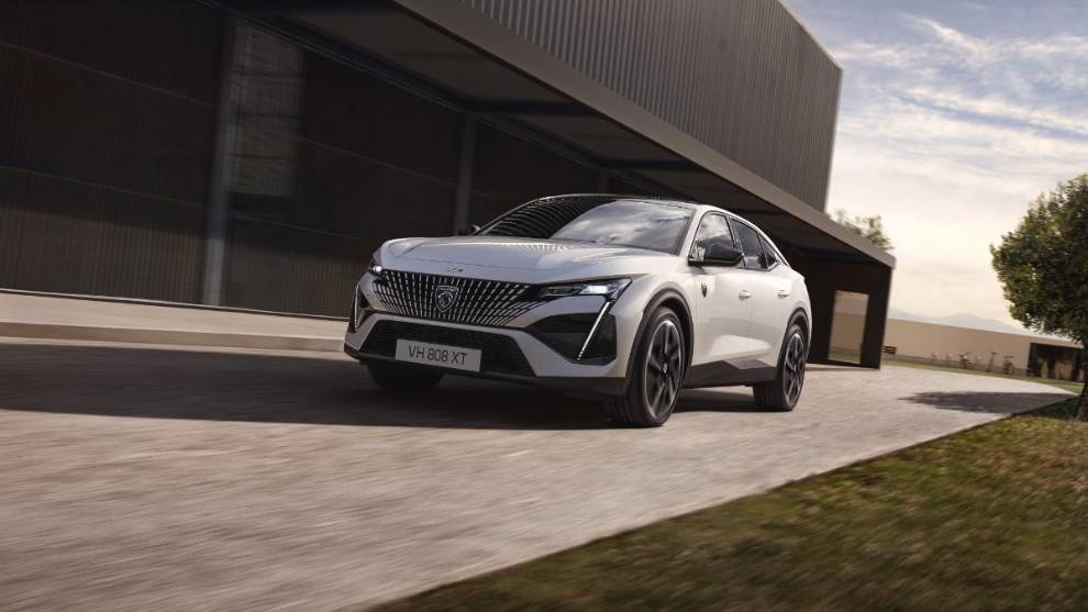 Peugeot E-408: un fastback con autonomía para el día a día
